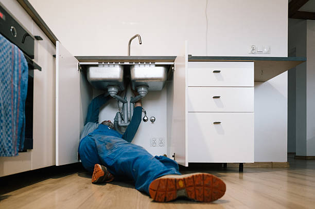 Professional Emergency Plumber technician working in Clarksville, OH
